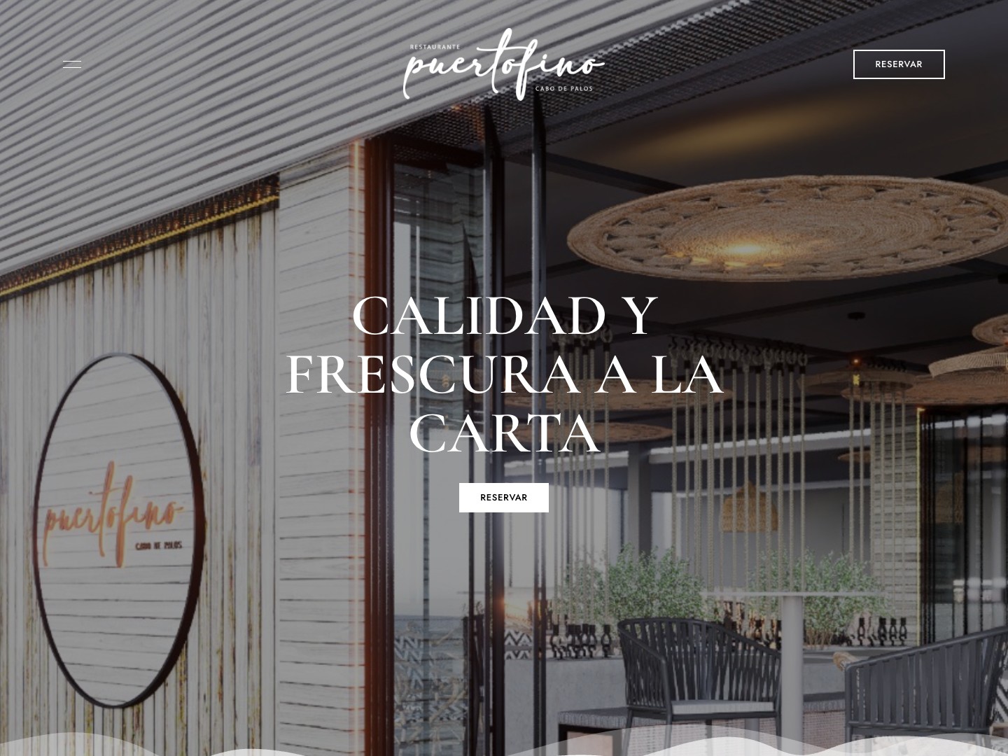 Captura real del diseño web de PuertoFino, con su navegación y página de inicio